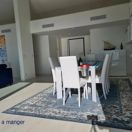 Apartment Luxurious Penthouse With Magnificent Views Over The Bay Of 10 Peoples *