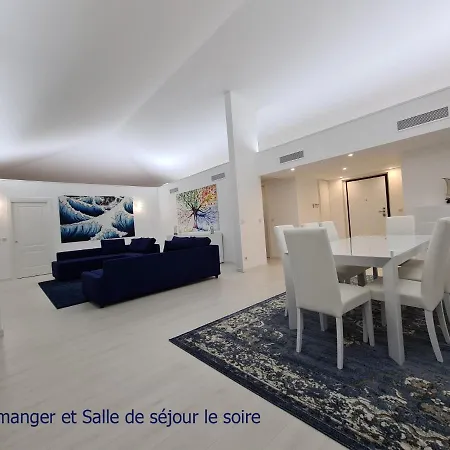 Luxurious Penthouse With Magnificent Views Over The Bay Of 10 Peoples Διαμέρισμα *