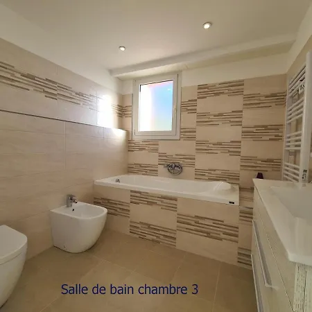 Luxurious Penthouse With Magnificent Views Over The Bay Of 10 Peoples דירה *