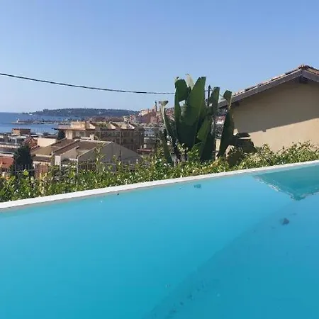 Luxurious Penthouse With Magnificent Views Over The Bay Of 10 Peoples Appartamento