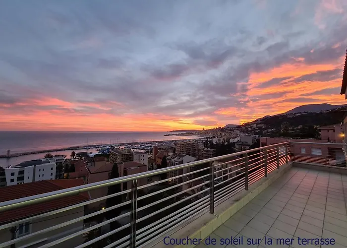 Luxurious Penthouse With Magnificent Views Over The Bay Of 10 Peoples