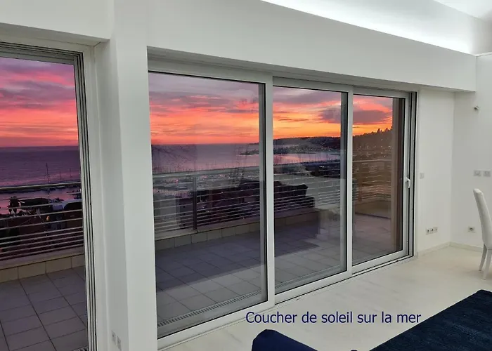 Luxurious Penthouse With Magnificent Views Over The Bay Of 10 Peoples