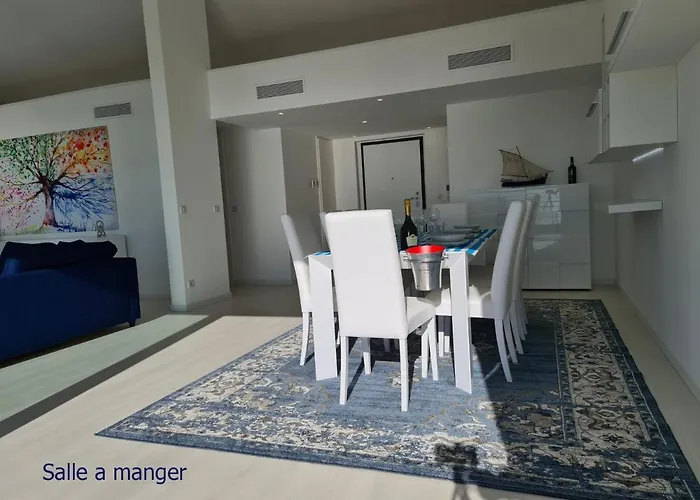 Apartment Luxurious Penthouse With Magnificent Views Over The Bay Of 10 Peoples *