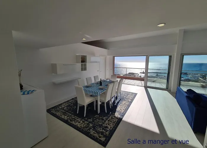 Luxurious Penthouse With Magnificent Views Over The Bay Of 10 Peoples *