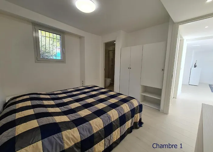 Luxurious Penthouse With Magnificent Views Over The Bay Of 10 Peoples 芒通