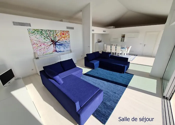 Luxurious Penthouse With Magnificent Views Over The Bay Of 10 Peoples