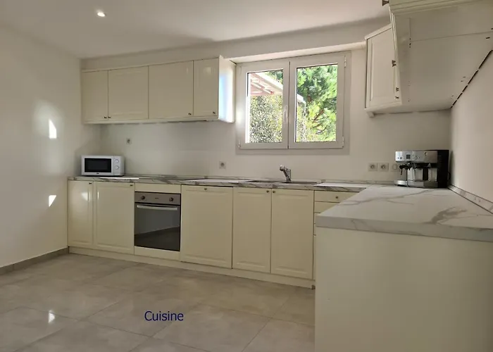 Apartment Luxurious Penthouse With Magnificent Views Over The Bay Of 10 Peoples